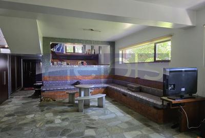 Casă individuală cu 4 camere cu Canalizare în Apărătorii Patriei - 2