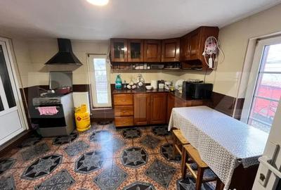 Casă cu 4 camere cu Teren 1400 Mp în Central - 7