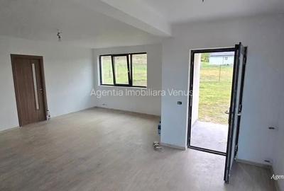 Casă cu 4 camere în Ipotești - 7