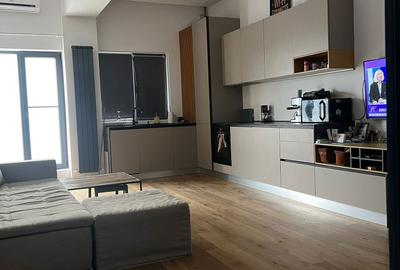 Apartament cu 3 camere semidecomandat în Central - 1