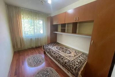 Vanzare apartament 3 camere, etaj 3, situat in Targu Jiu, strada Slt. Ion Fota - 3