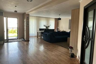 Casă individuală cu 5 camere în Central