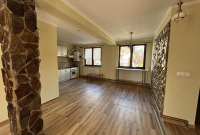 Casă cu 4 camere în Central - 2