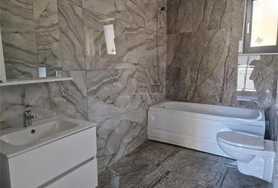 Casă cu Teren 240 Mp în Central - 2