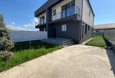 Casă cu 3 camere în Berceni