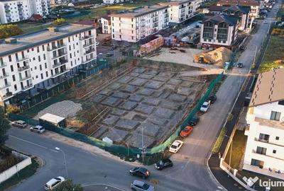 Apartament cu 5 camere decomandat în Tractorul - 1