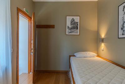 Casă cu 5 camere cu Teren 1600 Mp în Cincu - 4