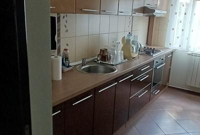 Apartament cu 3 camere decomandat în Bughea de Sus