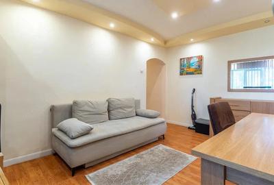 Apartament cu 3 camere semidecomandat în Inel I