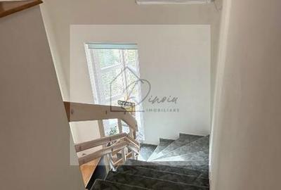 Casă cu 3 camere cu Canalizare în Central - 2