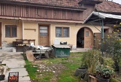 Casă cu 4 camere în Rucăr - 1