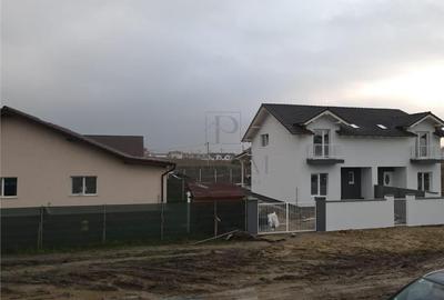 Duplex cu 4 camere cu Canalizare în Moșnița Nouă - 2