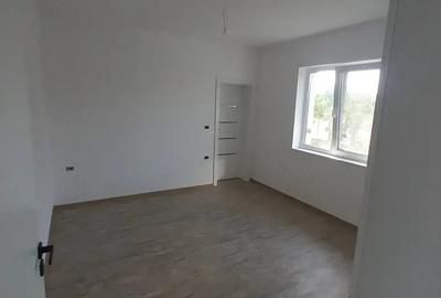 Ocupabila imediat!!!!vand casa parter