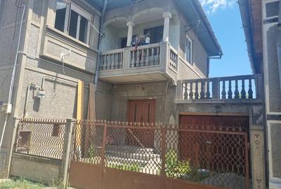 Casa cu  etaj de vanzare in Fagaras zona centrala - 2