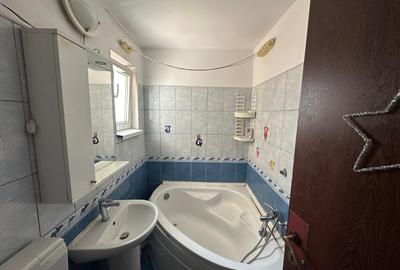 Apartament cu 4 camere decomandat, mobilat în Sud