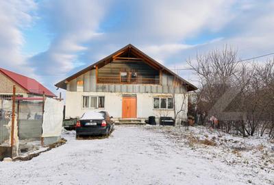 Casă cu 5 camere cu Teren 3000 Mp în Central - 3