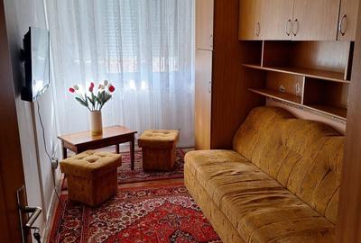 Apartament cu 3 camere semidecomandat în Central - 1
