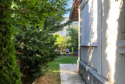 Vand casa cu gradina ?i curte generoasa Str. Paule?ti, Micro 17
