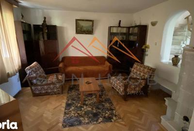 Casă cu 7 camere cu Teren 3100 Mp în Poiana - 10