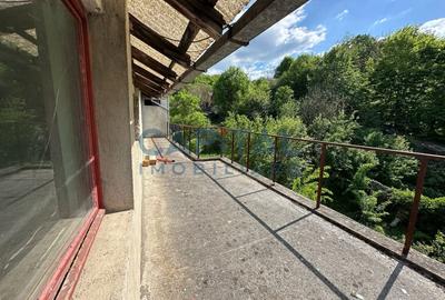 Apartament la casa, zona Timisorii, necesita compartimentare, terasa de 30 mp - 2