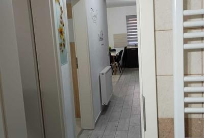 Apartament cu 3 camere decomandat în Tractorul - 2