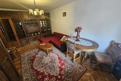 Apartament cu 3 camere decomandat, mobilat în Micro IV - 2