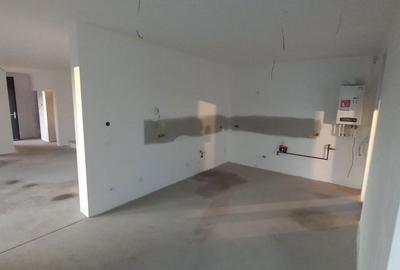 Casă cu 4 camere cu Teren 340 Mp în Micești - 11