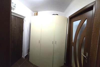 Garsonieră, zona Giurgiului, 2 stații  Eroii Revoluției, str Magurei, 1 - 8