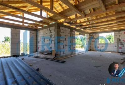 Casă cu 4 camere cu Teren 2500 Mp în Galbeni (Filipești)