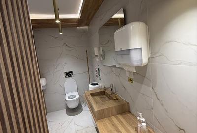 Spațiu comercial, de 239.91 mp, în Central - 4