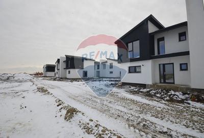 Casă cu 3 camere cu Canalizare în Est - 12