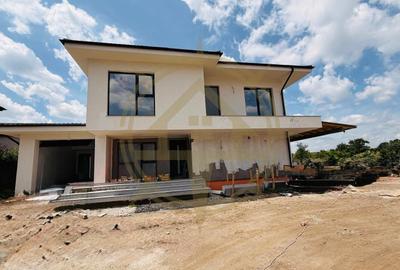 Casă cu 5 camere cu Teren 640 Mp în Corbeanca