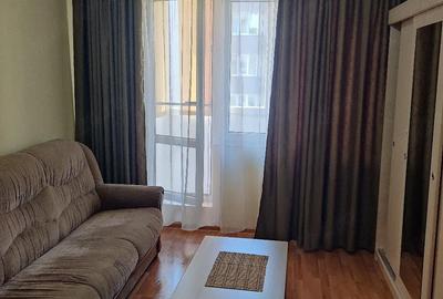 Garsonieră decomandată în Titan