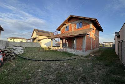 Casă cu Teren 500 Mp în Giroc
