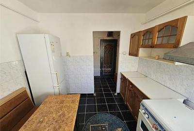 Apartament cu 2 camere semidecomandat în Micro I - 7