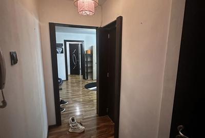 Apartament cu 3 camere semidecomandat în Berceni - 2