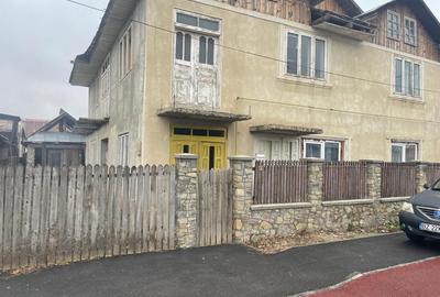 Casă cu 4 camere în Central - 2