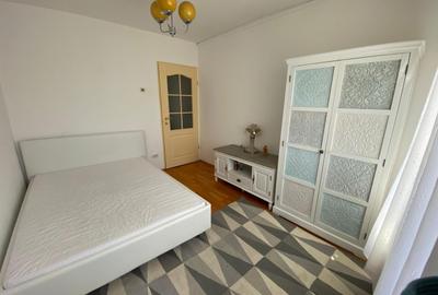 Apartament cu 3 camere decomandat, mobilat în Zorilor