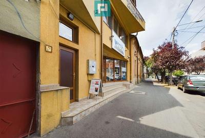 Casă cu 7 camere cu Teren 150 Mp în Central