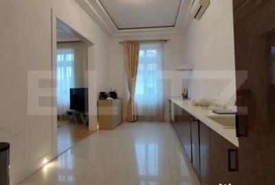 Apartament cu 3 camere decomandat în Neptun