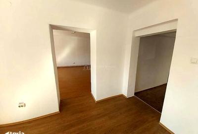Spațiu comercial, de 70 mp, în Central - 4