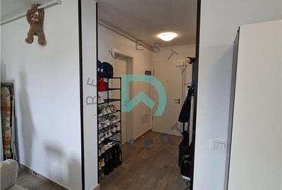 Apartament cu 2 camere decomandat în Tractorul