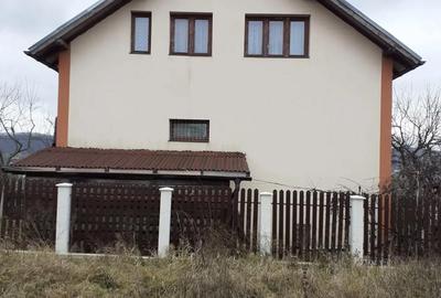 Casă cu 5 camere cu Teren 500 Mp în Unirea