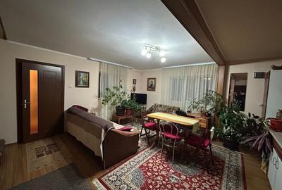 Casă individuală cu 4 camere cu Canalizare în Central - 9