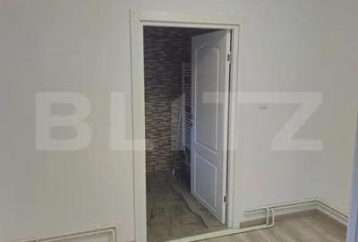Casă cu 7 camere cu Teren 250 Mp în Central - 3