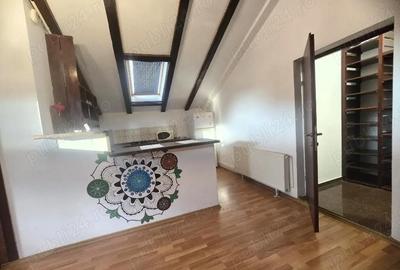 Garsonieră decomandată în Astra