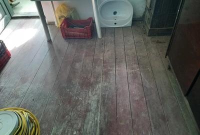 Vand casa la ?oseaua principala (DN 561) - 2