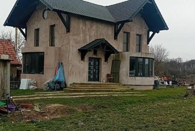 Casă cu 7 camere cu Teren 1307 Mp în Băile Felix - 1