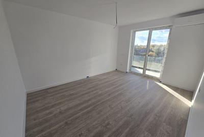 Apartament cu 3 camere decomandat în Girocului