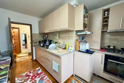 La etajul 1, decomandat si dotat cu centrala termica proprie. Zona Soarelui ! - 7